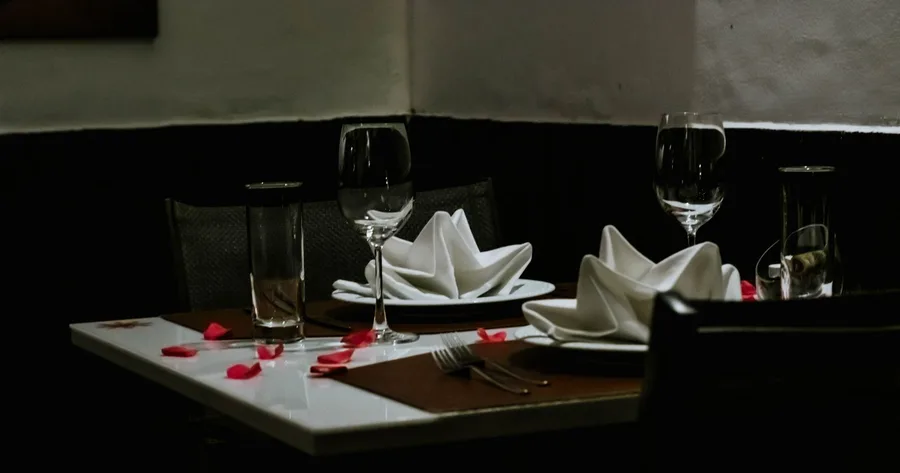 Panduan Lengkap Memilih Peralatan Makan untuk Restoran Indian: Material Tahan Panas, Desain Autentik, dan Strategi Presentasi yang Menggugah Selera