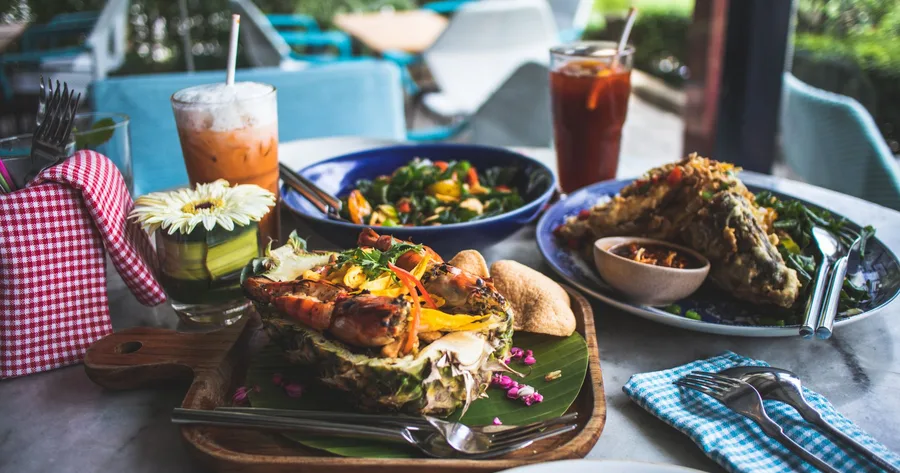 Panduan Lengkap Memilih Peralatan Makan untuk Restoran Fusion: Menggabungkan Estetika Modern dengan Fungsi Praktis dan Presentasi yang Berkesan