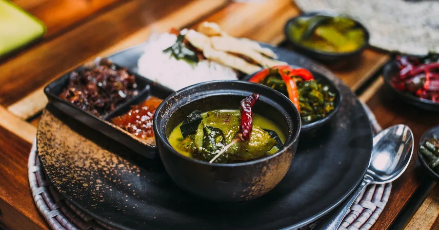 Panduan Lengkap Memilih Peralatan Makan untuk Restoran Curry House: Material Tahan Panas, Desain Autentik, dan Strategi Presentasi yang Menggugah Selera