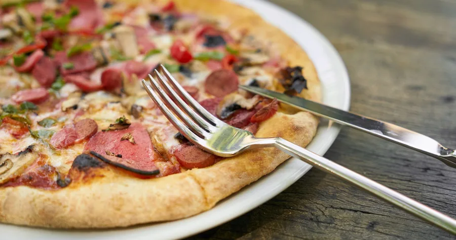 Panduan Lengkap Memilih Peralatan Makan untuk Restoran Pizzeria: Material Tahan Panas, Desain Autentik, dan Strategi Presentasi yang Memukau