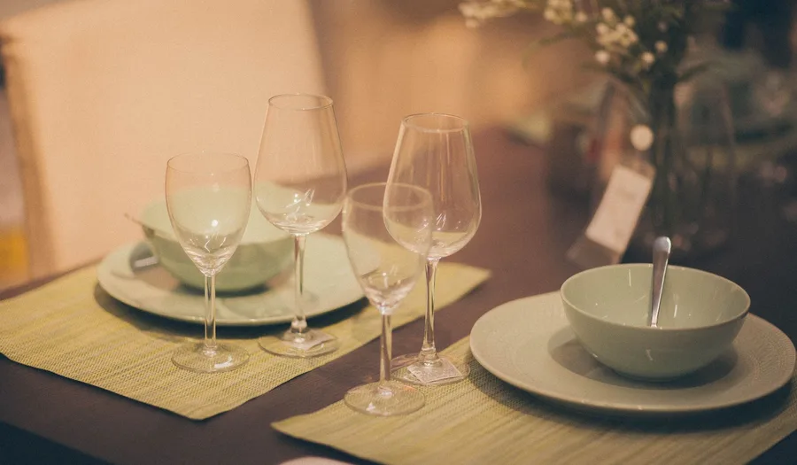 Supplier Tableware untuk Restoran di Denpasar & Ubud: Panduan Lengkap Memilih Kualitas, Harga & Lead Time