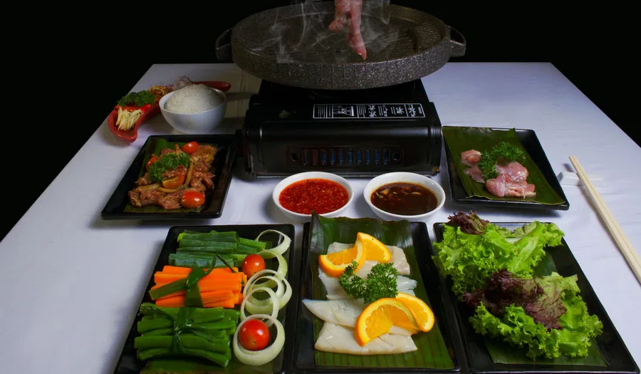 Panduan Lengkap Memilih Peralatan Makan untuk Restoran Steamboat: Material Tahan Panas, Desain Autentik, dan Strategi Presentasi yang Memukau