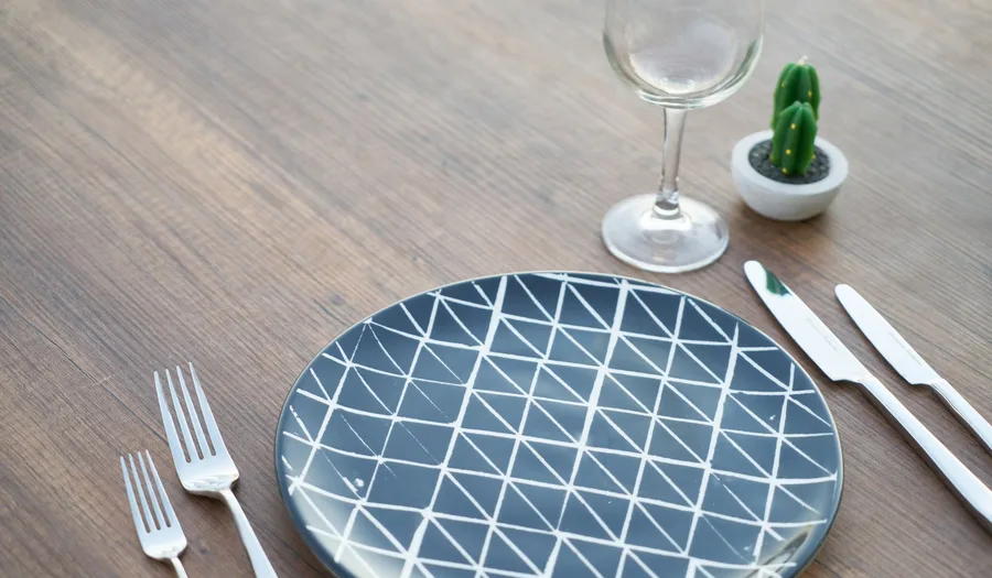 Panduan Lengkap Memilih Peralatan Makan untuk Restoran Warung Makan: Material Tahan Lama, Desain Praktis, dan Budget Efisien