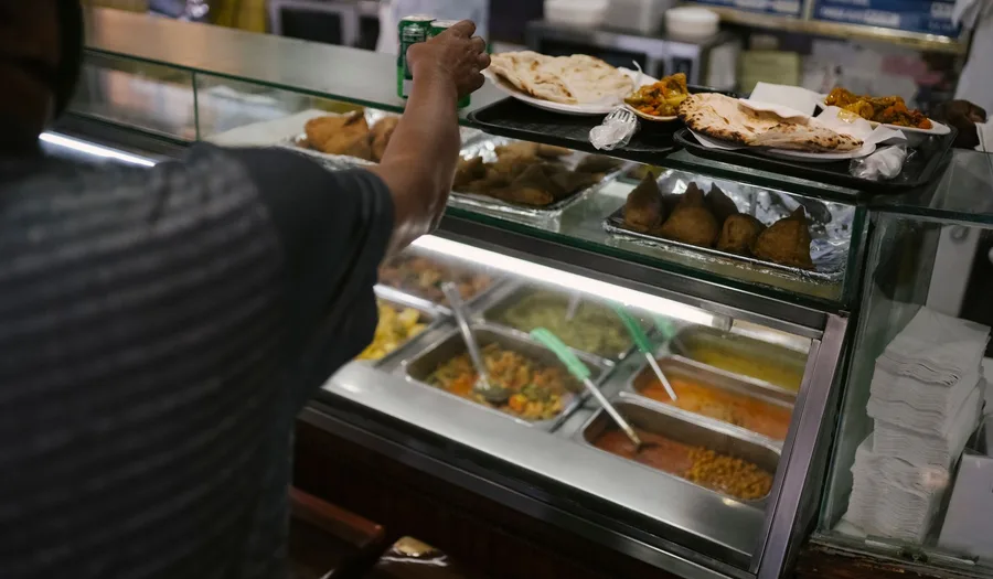 Panduan Lengkap Memilih Peralatan Makan untuk Restoran Roti Cane: Material, Desain, dan Strategi Presentasi yang Menggugah Selera