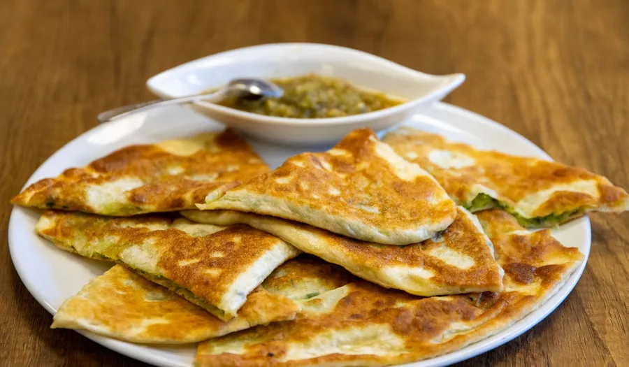 Panduan Lengkap Memilih Peralatan Makan untuk Restoran Martabak: Material, Desain, dan Strategi Presentasi yang Menggugah Selera