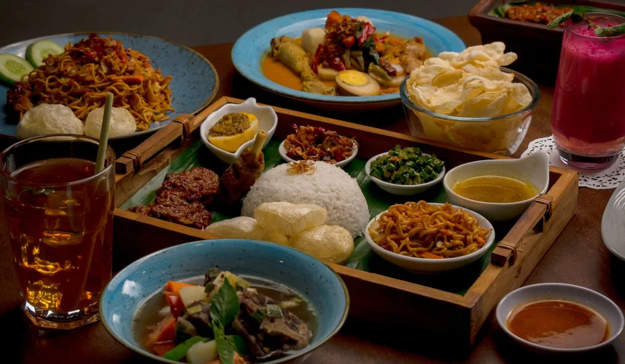 Panduan Lengkap Memilih Peralatan Makan untuk Restoran Soto Ayam: Material Tahan Panas, Desain Tradisional, dan Strategi Presentasi yang Menggugah Selera