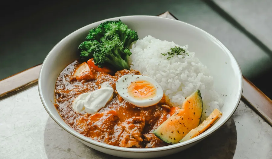 Panduan Lengkap Memilih Peralatan Makan untuk Restoran Curry House: Material Tahan Panas, Desain Autentik, dan Strategi Presentasi yang Menggugah Selera