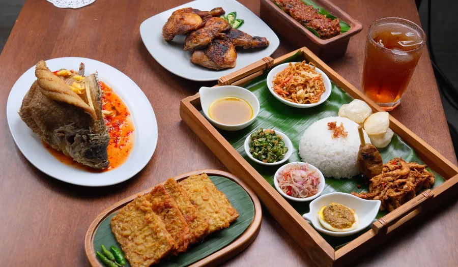 Panduan Lengkap Memilih Peralatan Makan untuk Restoran Nasi Liwet: Material Tahan Panas, Desain Tradisional, dan Strategi Presentasi yang Menggugah Selera