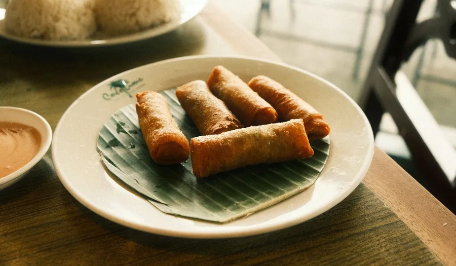 Panduan Lengkap Memilih Peralatan Makan untuk Restoran Lumpia dan Spring Roll: Material, Ukuran, dan Strategi Presentasi yang Menggugah Selera