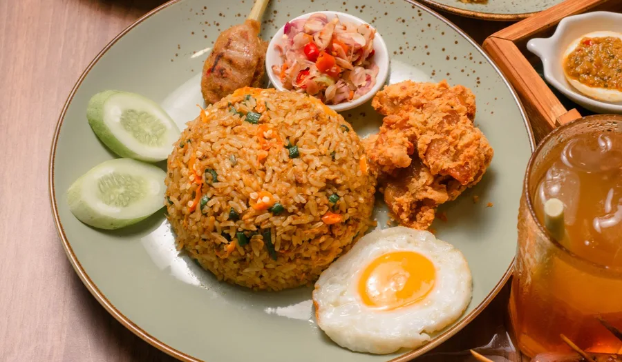 Panduan Lengkap Memilih Peralatan Makan untuk Restoran Nasi Goreng Seafood: Material Tahan Karat, Desain Praktis, dan Strategi Presentasi yang Menggugah Selera