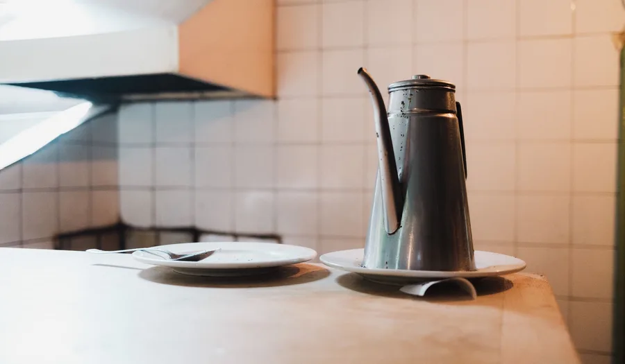 Panduan Lengkap Memilih Peralatan Makan untuk Restoran Roti Canai: Material Tahan Panas, Desain Autentik, dan Strategi Presentasi yang Menggugah Selera