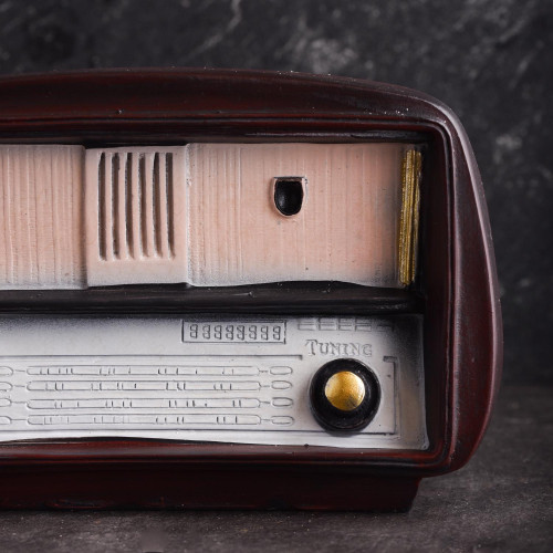 Retro Radio Table Décor 3