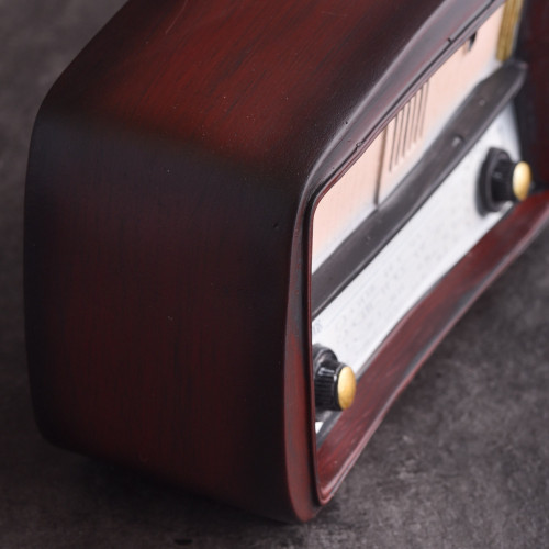 Retro Radio Table Décor 5