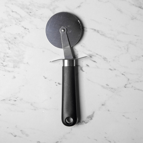Round Pizza Cutter Onyx Handle 3